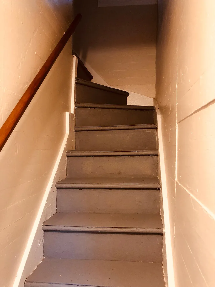 Building Photo - 202 Cottage St #UPSTAIRS