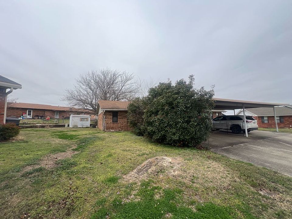 2nd image of 1702 S Cedar Loop