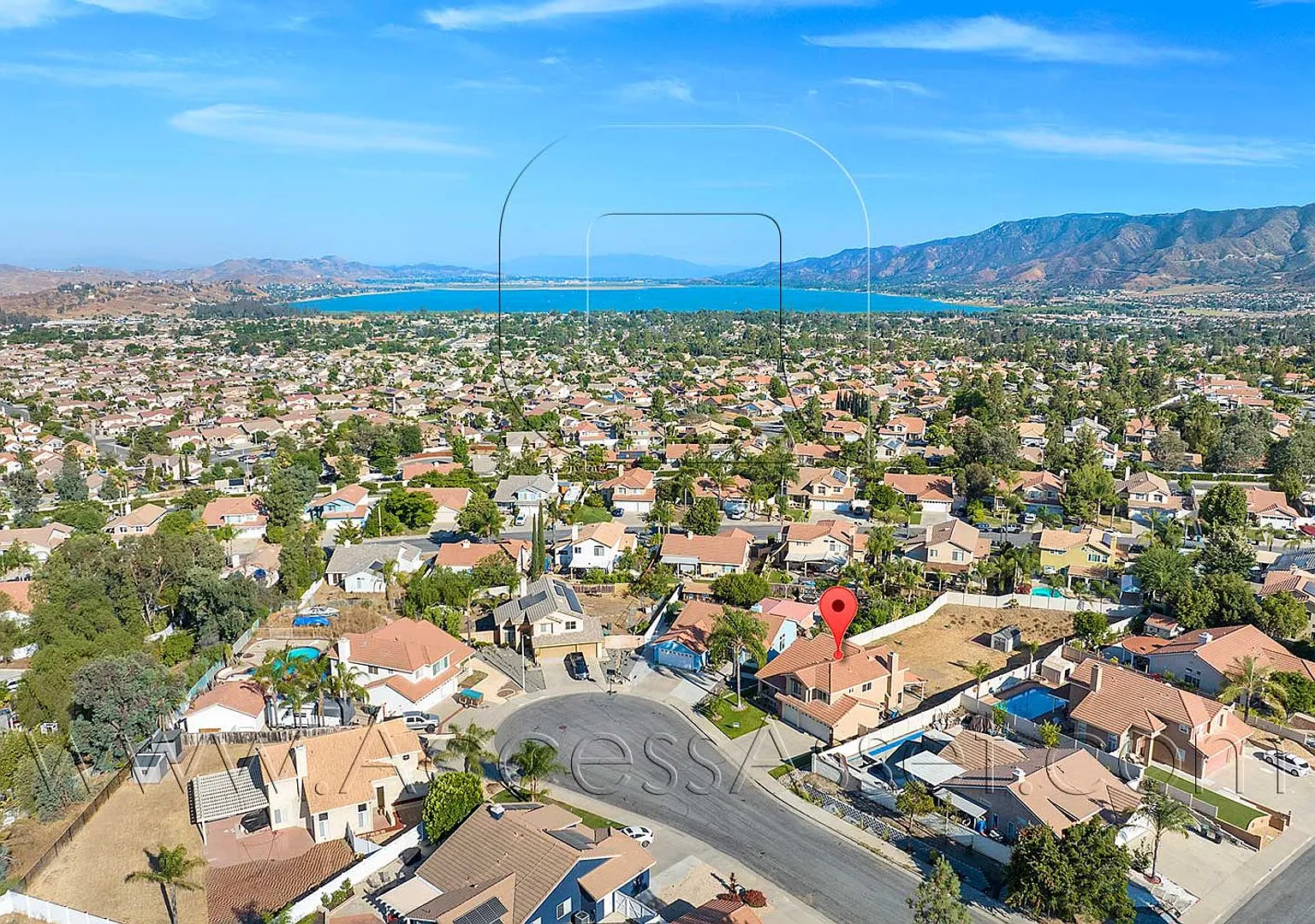 Spacious 4-Bedroom Home with 3-Car Garage in Lake Elsinore — Photo 3