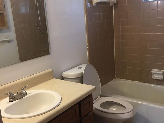 3rd image of 129 Stoneybrooks Pl #A