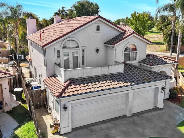 209 Lake Dr, Lemoore, CA 93245