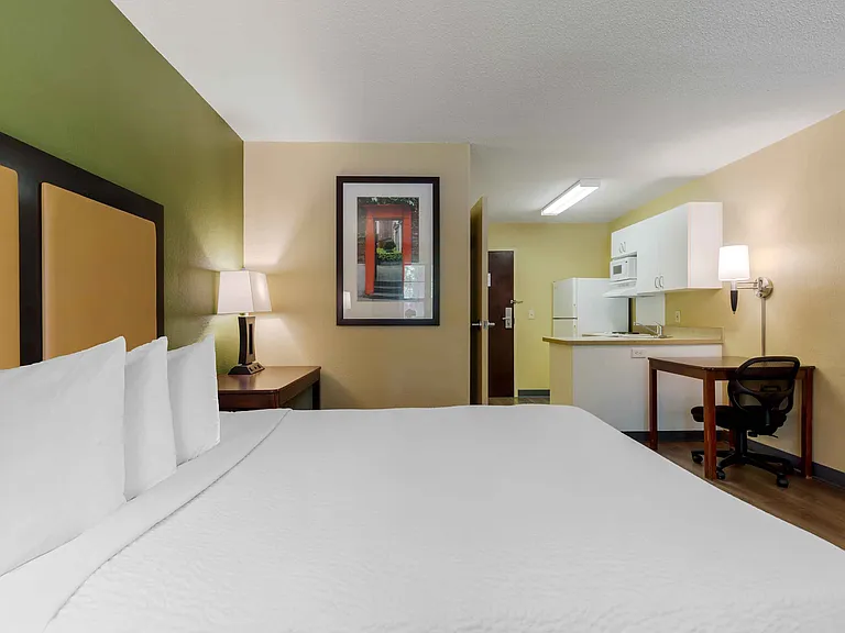 Studio Suite - 1 Queen Bed