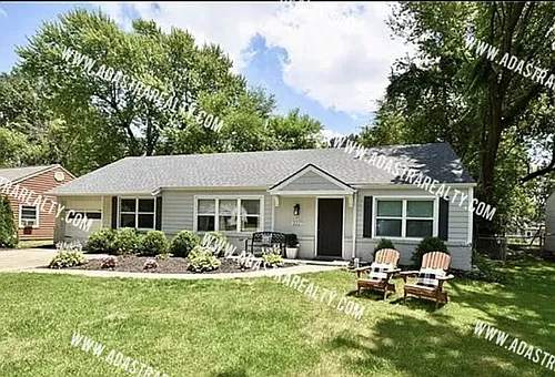 2227 W 78th St Photo 1