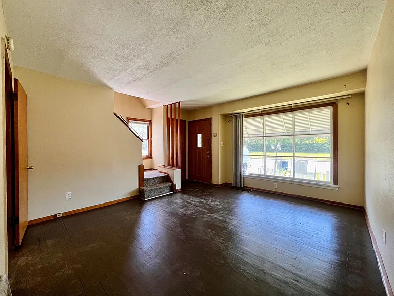 405 E Manhattan Blvd — Photo 2