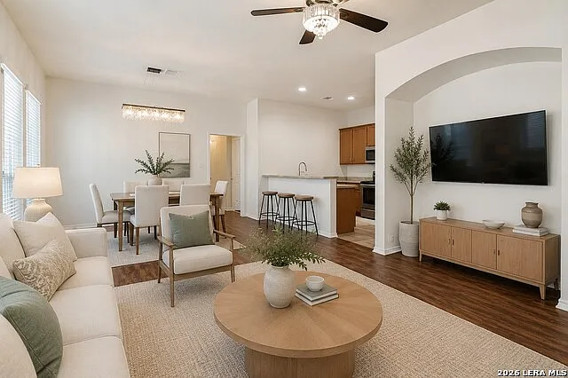 3 bed, 2.0 bath, 1507 sqft, $1,900 — Photo 3