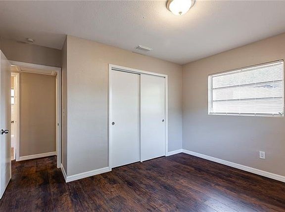 4th image of 1361 Essex Dr