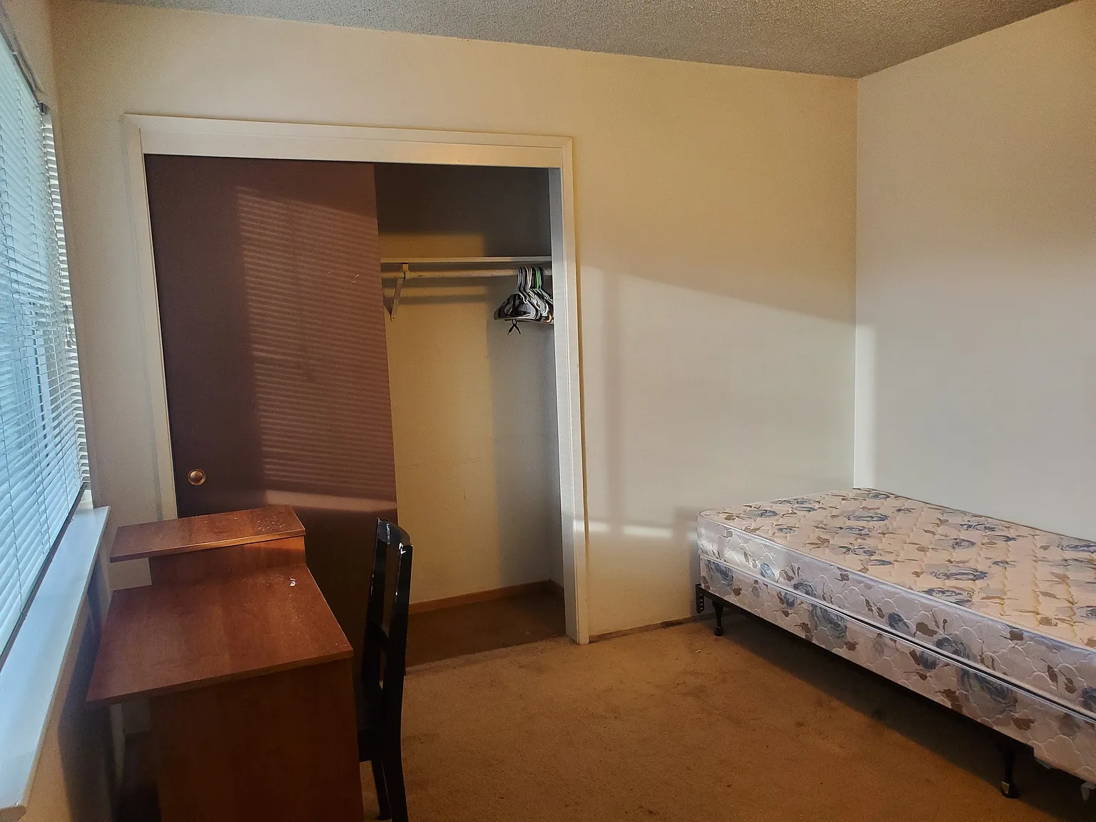 3 bed, 1100 sqft, $1,350 — Photo 3