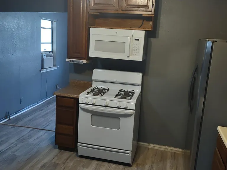 205 Elm St — Photo 11