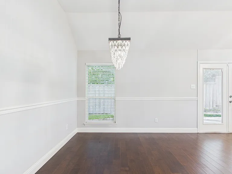 1405 Meadowbrook Dr — Photo 26