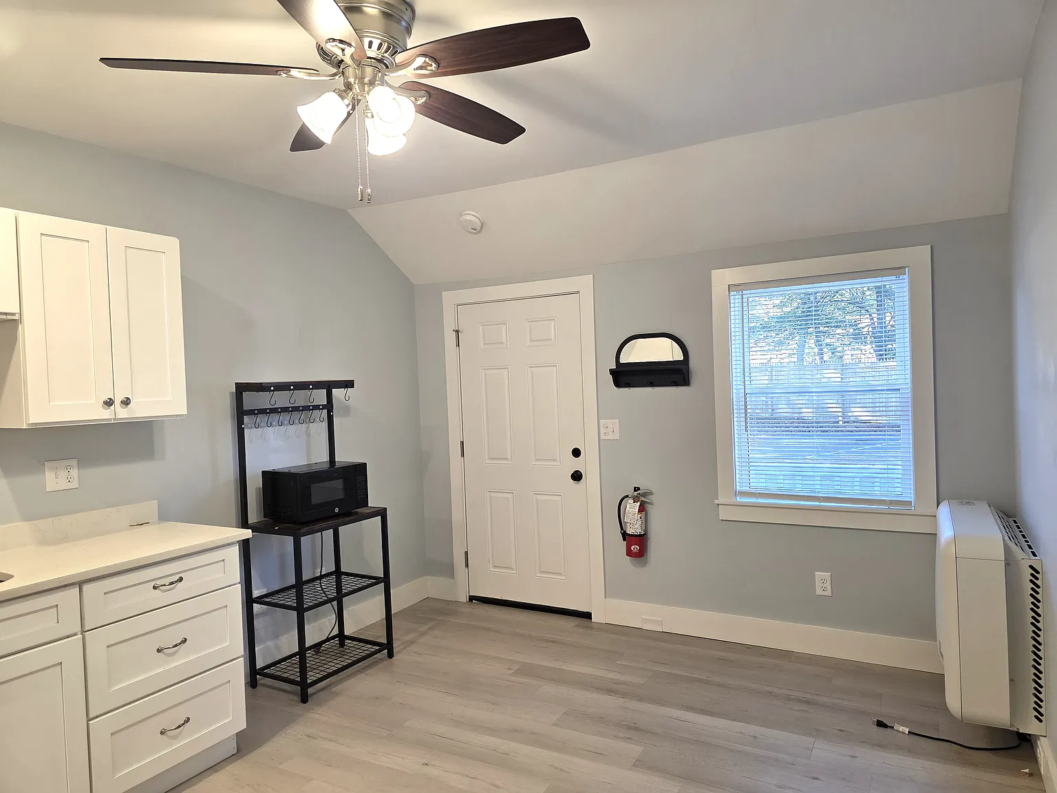 Studio, 300 sqft, $1,750 — Photo 3