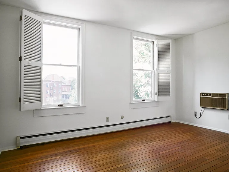 6009 Walnut St #22 — Photo 2