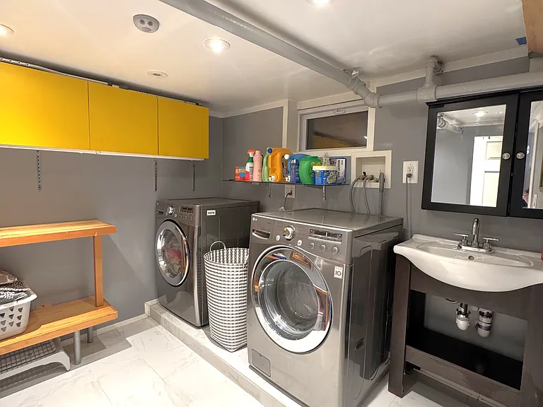 80-20 Margaret Pl #1G — Photo 25