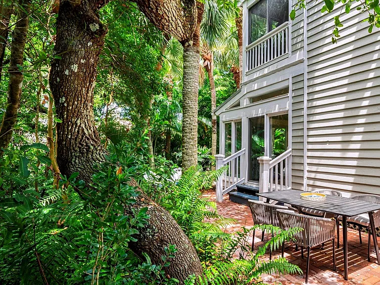 1315 Palmetto Ct #111 — Photo 40