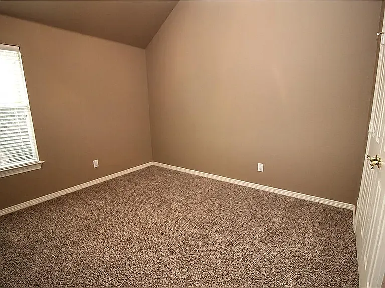 11902 Cobblestone Dr — Photo 6