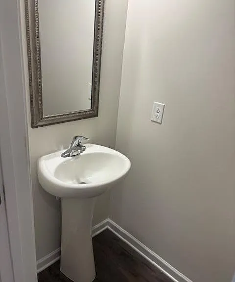 1860 Payne Dr — Photo 5