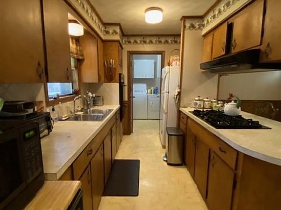 3rd image of 213 Malibou Blvd