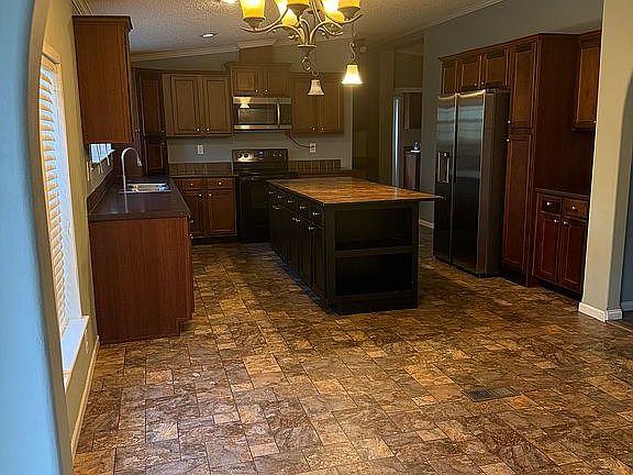 3rd image of 143 Barker Rd