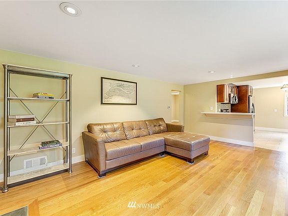 3rd image of 13524 22nd Ave NE