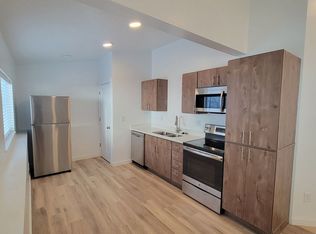 10460 S Godatia Ln #B, Sandy, UT 84094