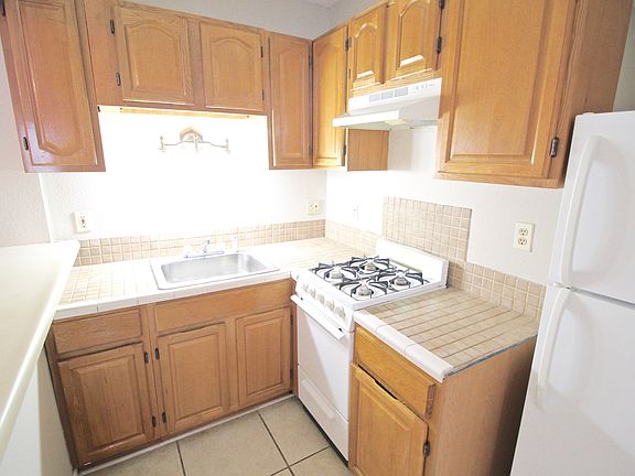 5th image of 3421 Wyandotte St #3421-104