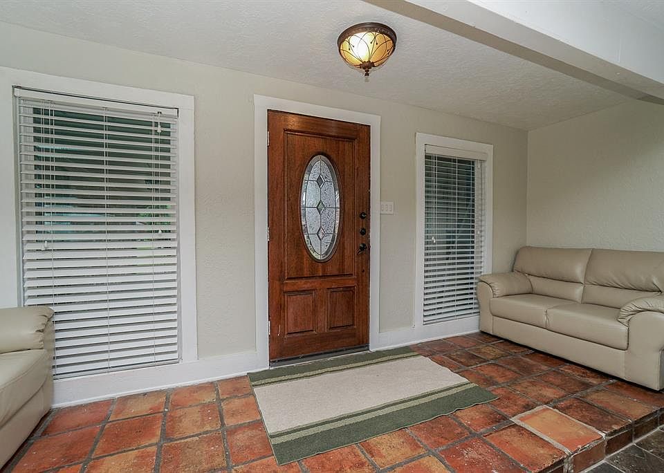 1st image of 5611 Arncliffe Dr