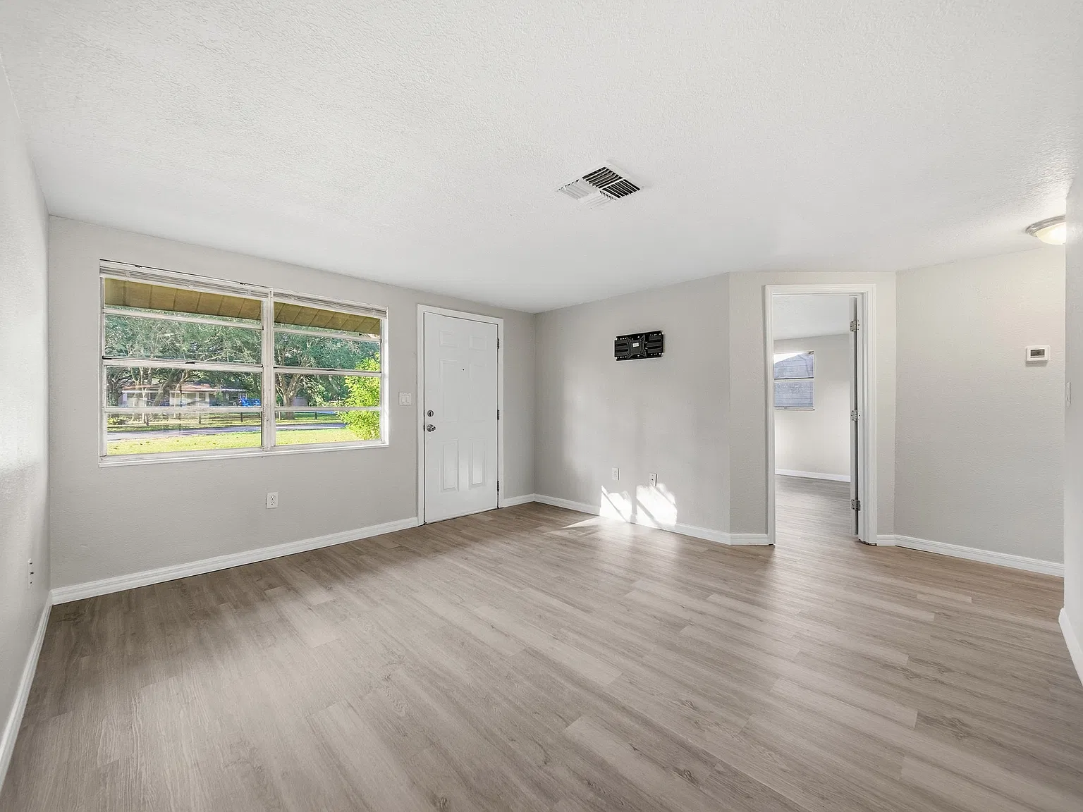 Adorable 2 Bed 1 Bath Home For Rent With Lawn Care Included!! — Photo 4