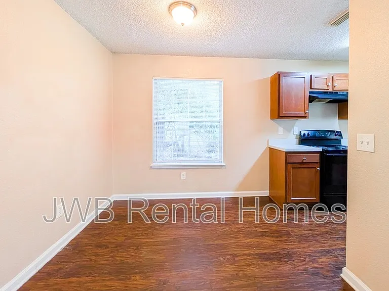 3035 Fitzgerald St — Photo 3
