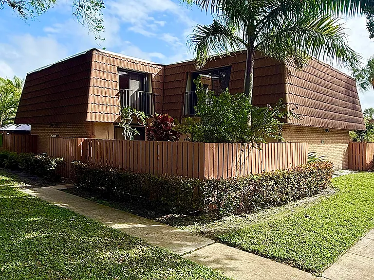 205 Charter Way — Photo 20