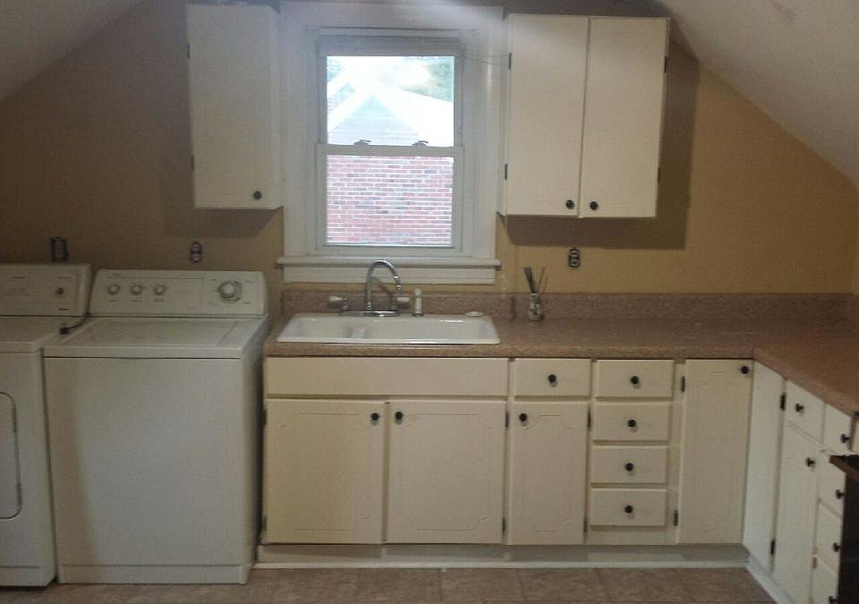 Kitchen with washer & dryer