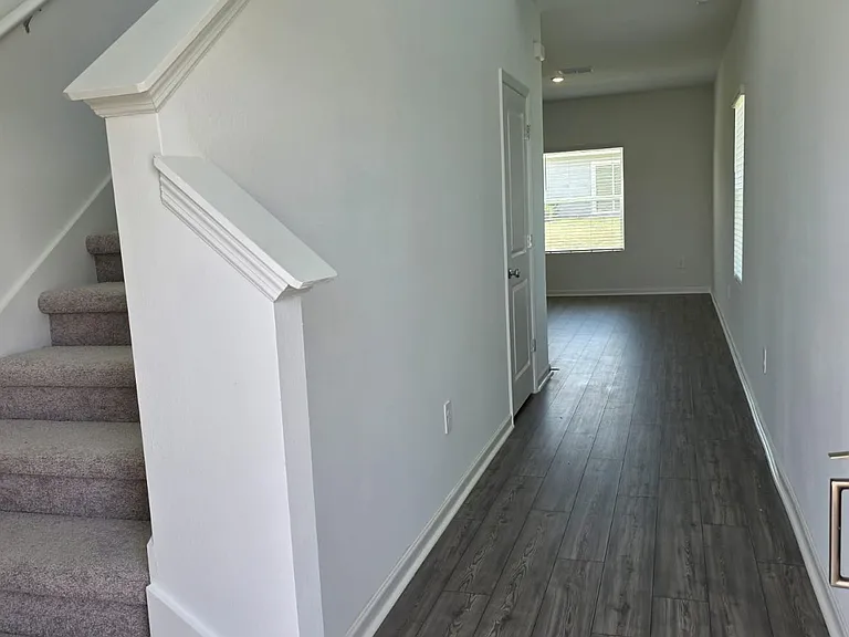 3170 NE 36th Ave — Photo 4