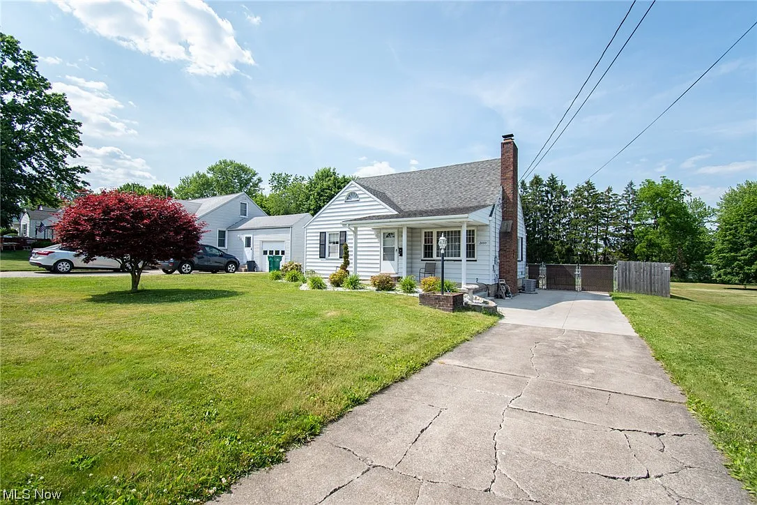 2490 W Manor Ave photo 1
