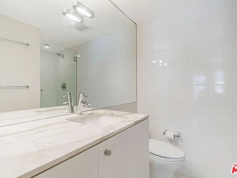 17083 Palisades Cir — Photo 23