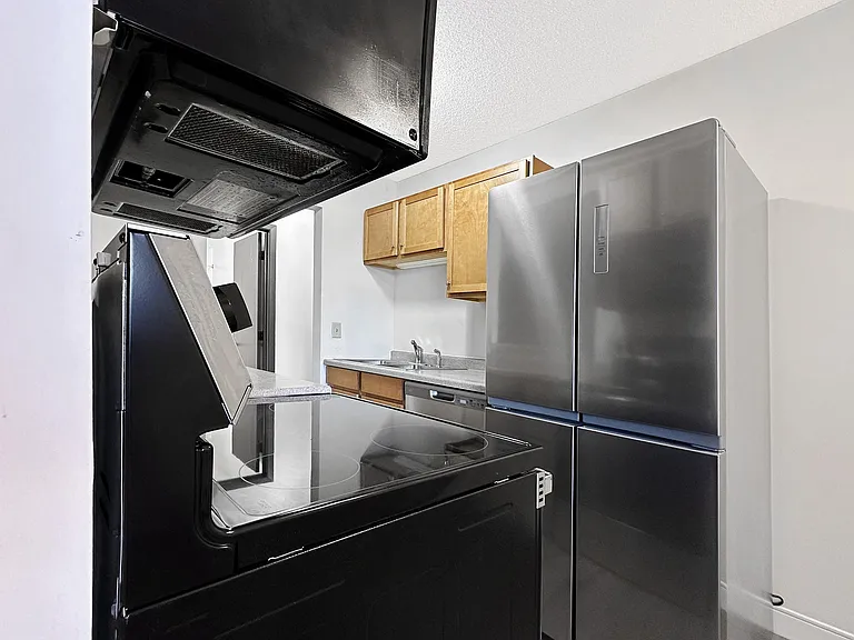 205 Wentworth — Photo 5