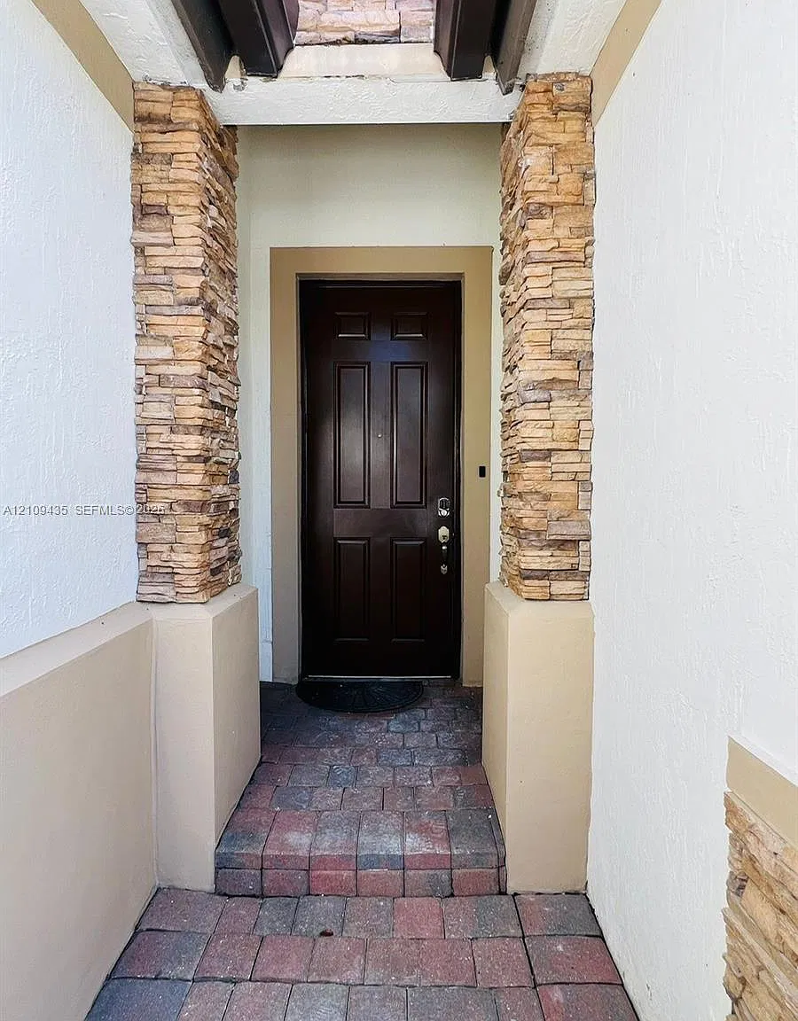 Silver Palm East Sec Five — Photo 2