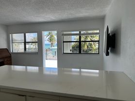 2751 N Surf Rd