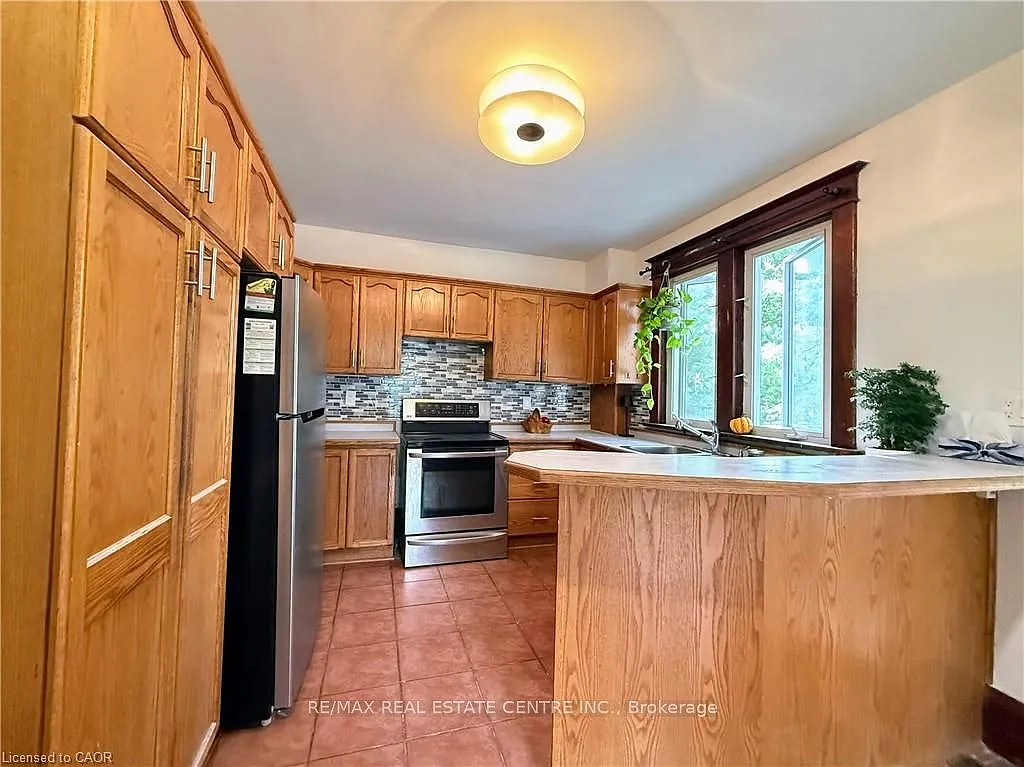 3 bed, $2,400 — Photo 4