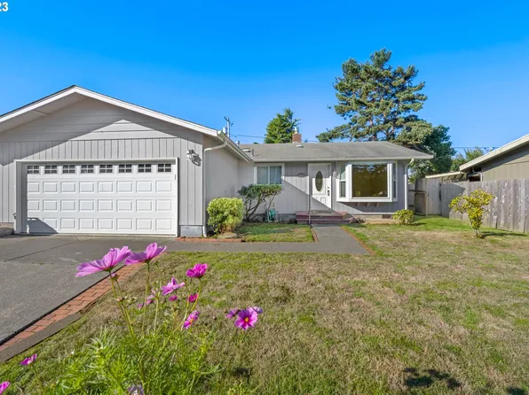 1580 Lincoln St, North Bend, OR 97459