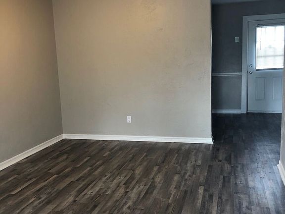 2nd image of 1226 Charleston Ct