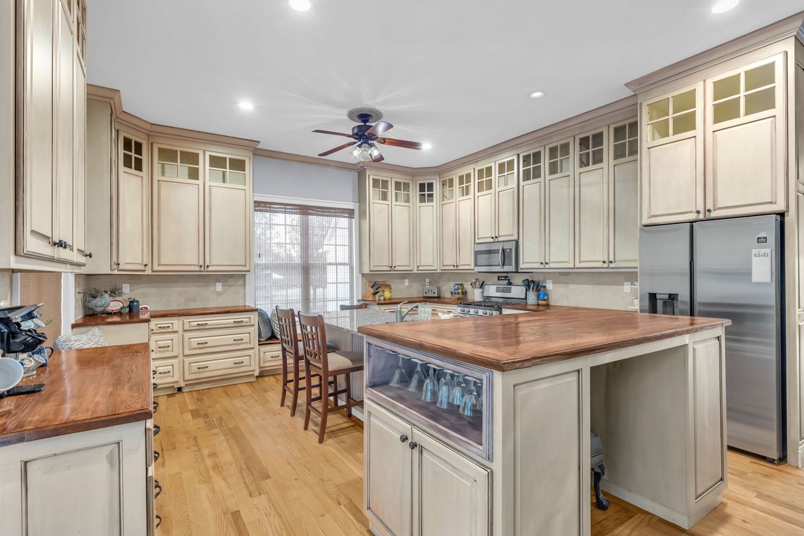 next background image