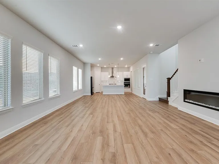 7005 Sunset Blvd — Photo 6