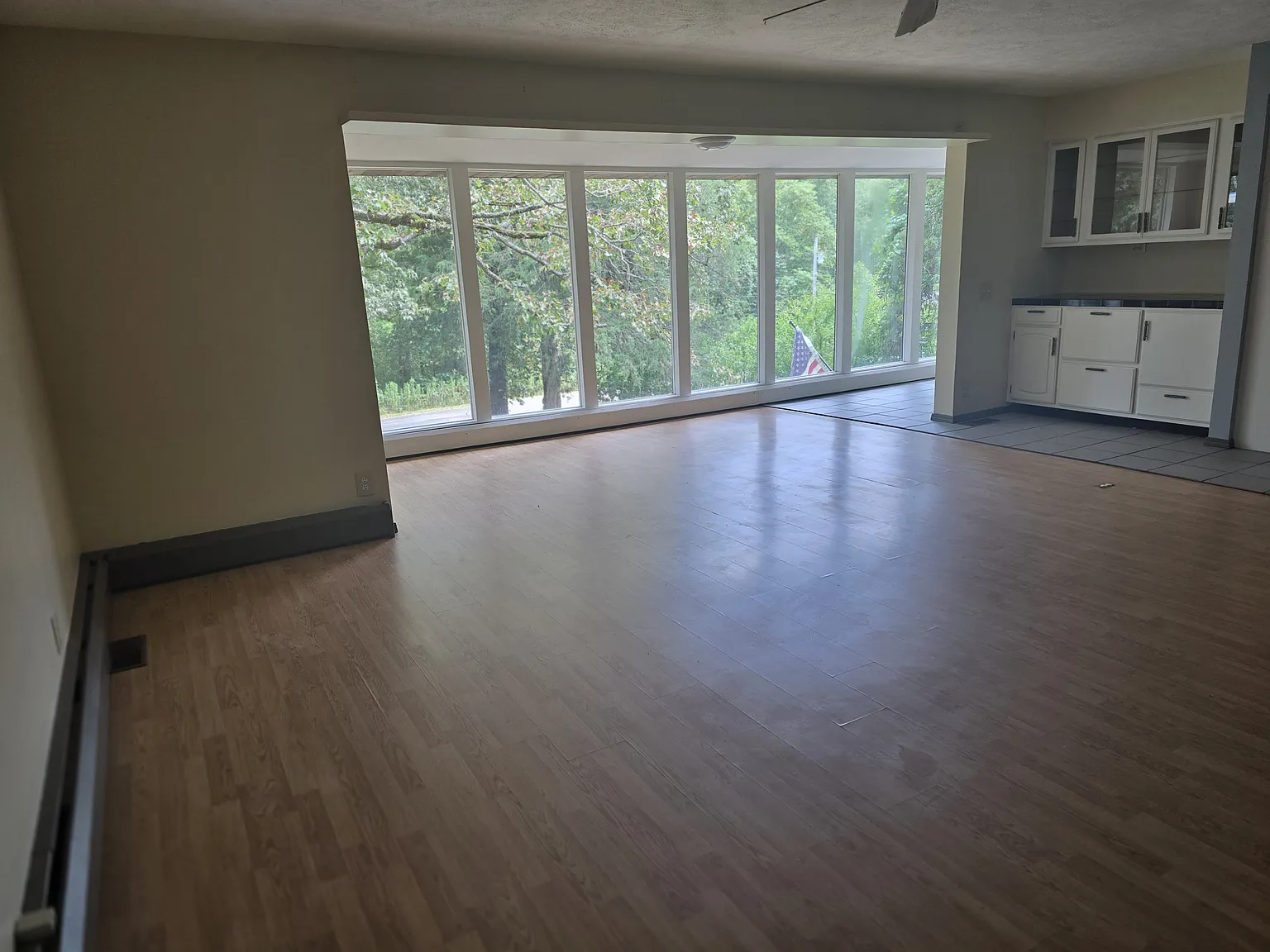 3 bed, 2100 sqft, $1,200 — Photo 3