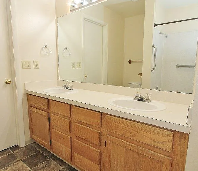 551 N Moffatt Ave #7 — Photo 6