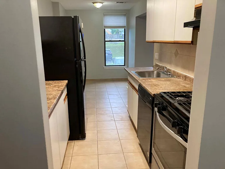 48 Shrewsbury Green Dr #E — Photo 21