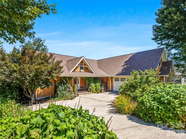 56 Devonshire Dr, Mills River, NC 28759