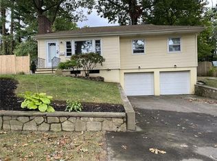 6 Harrington Dr, Johnston, RI 02919