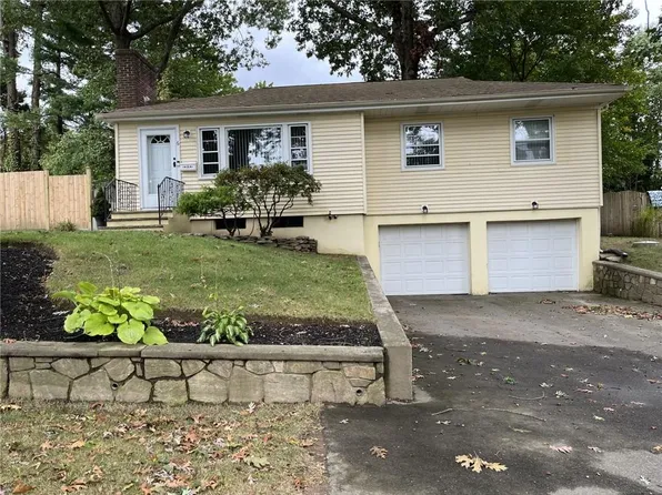 6 Harrington Dr, Johnston, RI 02919