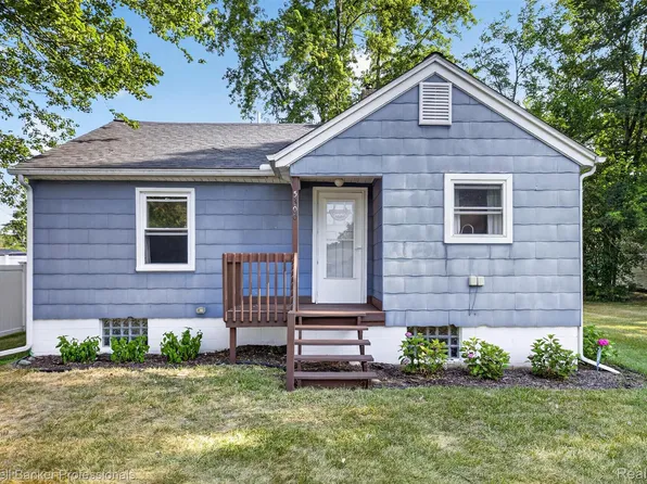 5300 Clinton River Dr, Waterford, MI 48327
