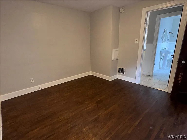 34 Sunset St #UPPER — Photo 6