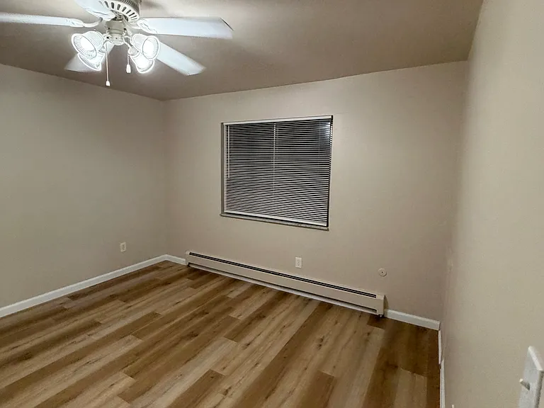 1890 Axtell Dr #7 — Photo 19