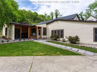 154 Strawberry Rd, Saint Albans, WV 25177